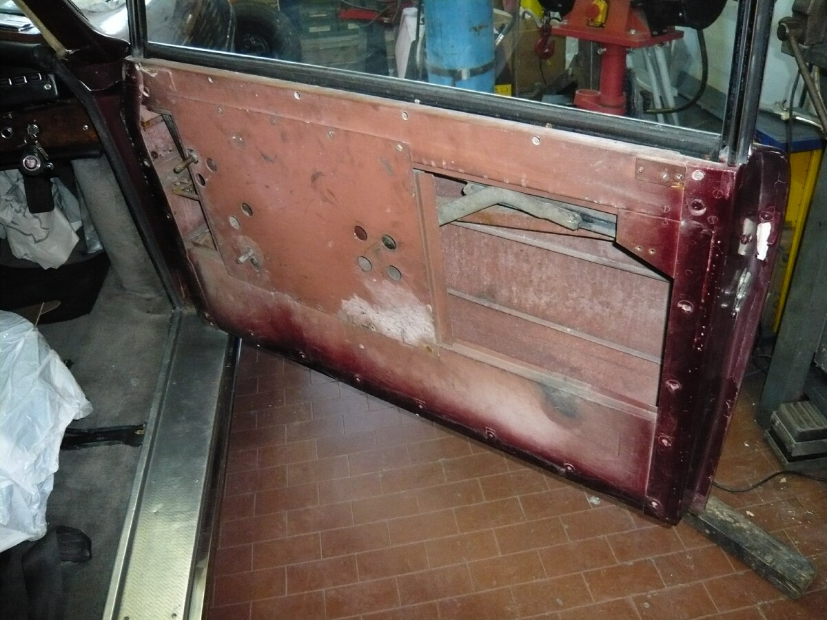 Bristol 409 door inside