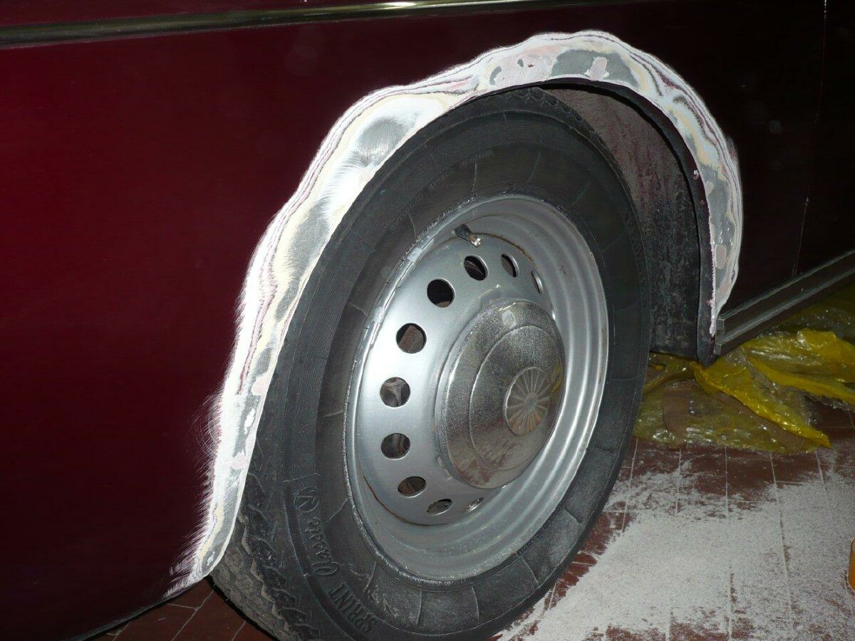 Bristol 409: repairing the rear wheelarch