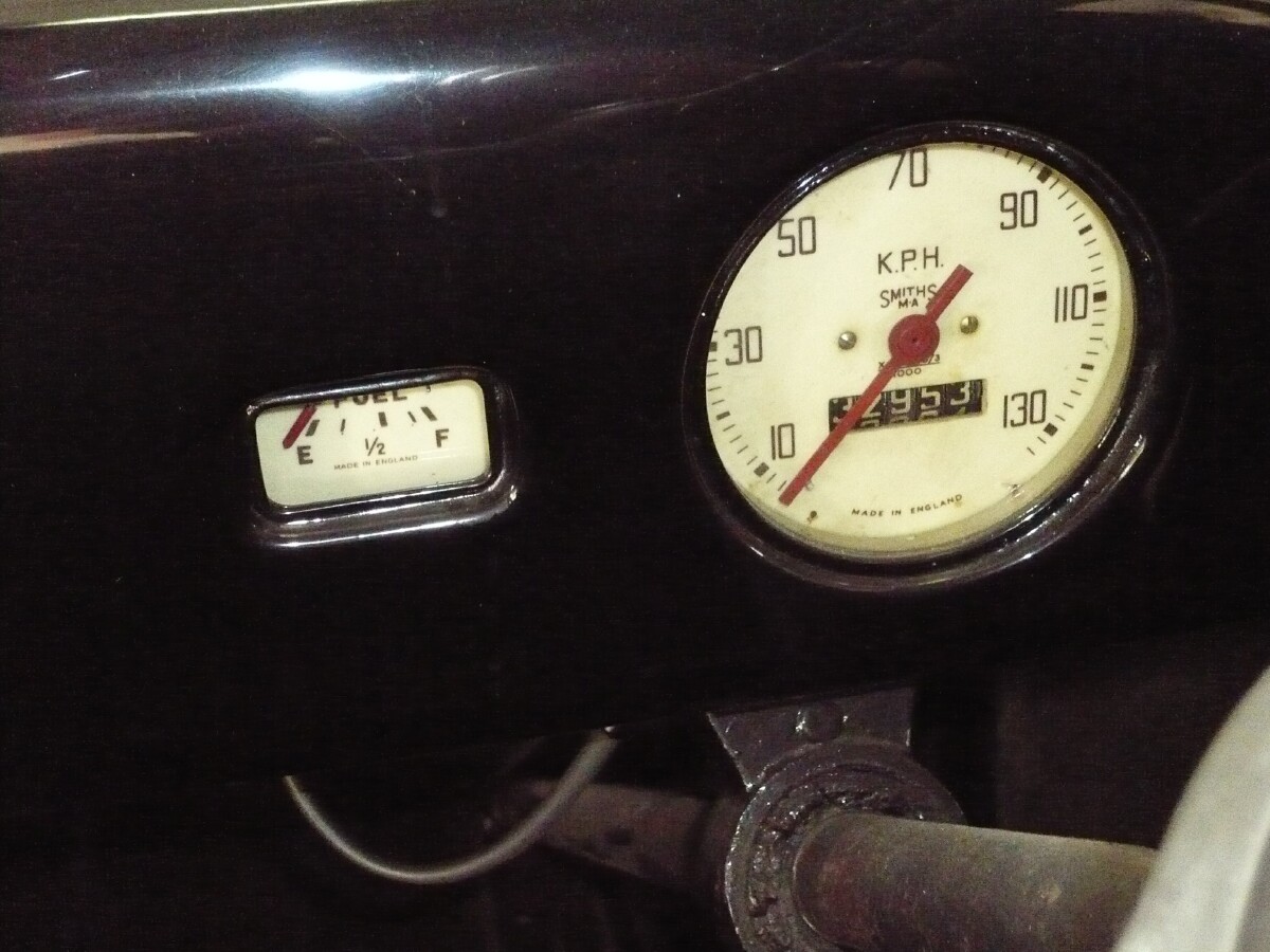 Morris Minor MM (1949) speedometer