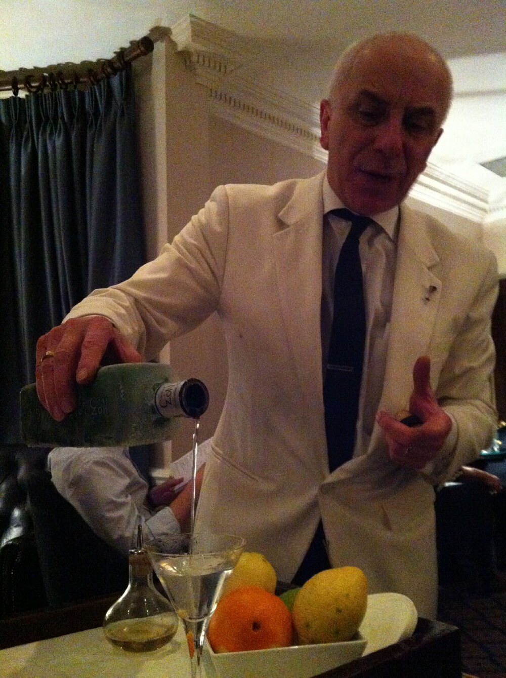 Alessandro Palazzi mixing a superb Martini cocktail at the Dukes in London