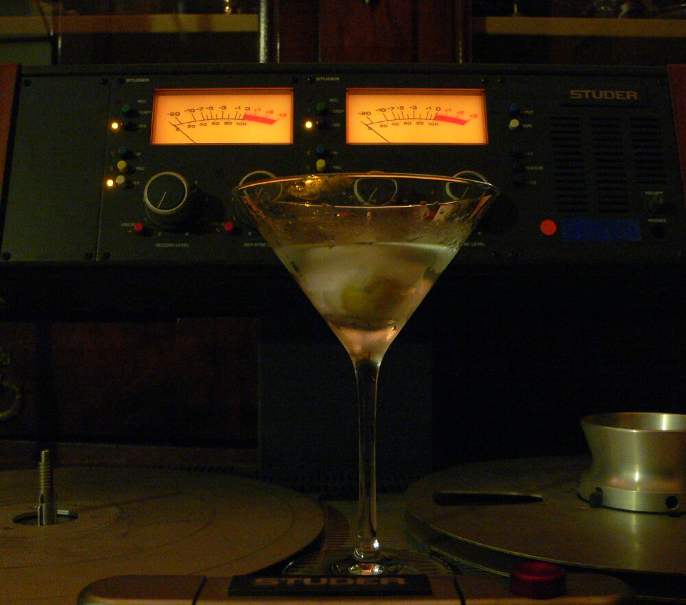 Olive under Ice for a perfect Pasini Express extra-dry Martini