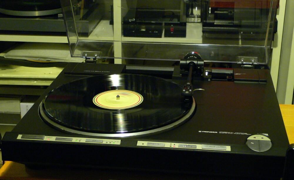 Pioneer PL-L1000A tangential-arm DD turntable