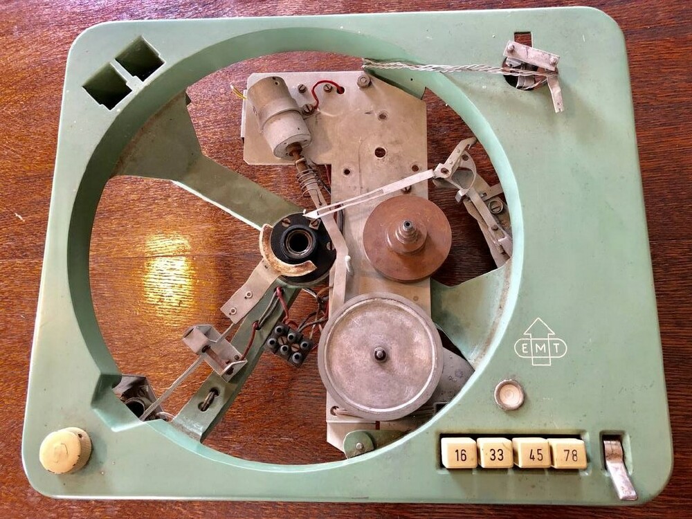 EMT's mysterious record changer