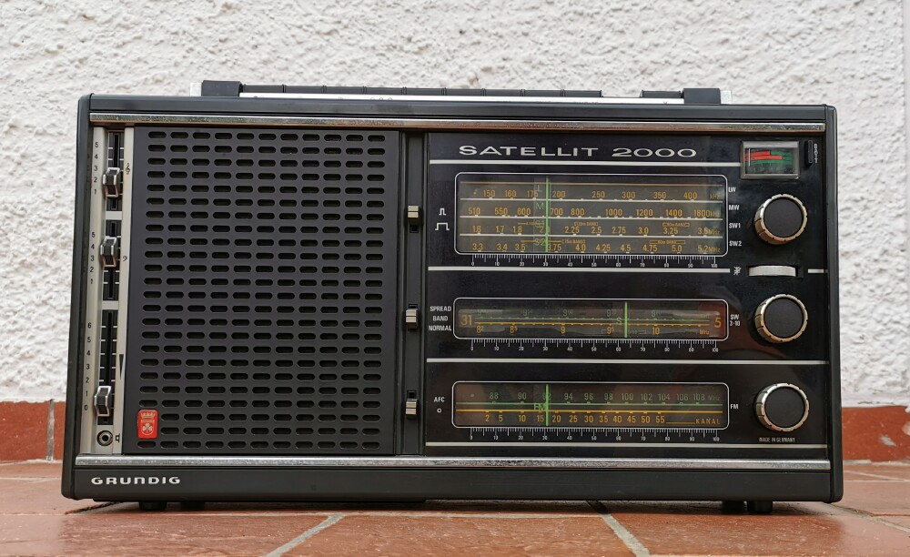 Grundig Satellit 2000
