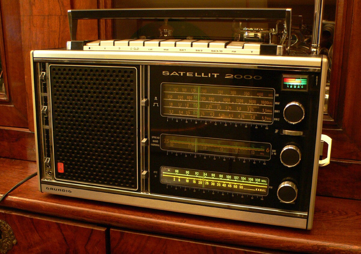 Grundig Satellit 2000