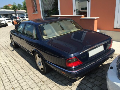 Jaguar XJR (X306)