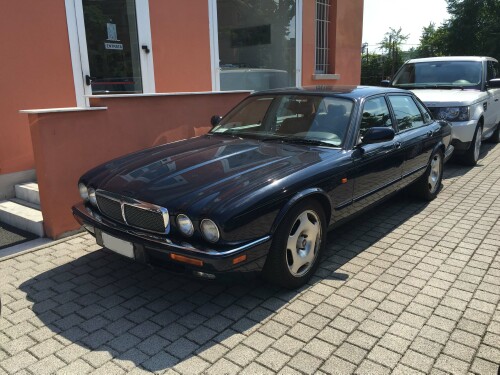 Jaguar XJR (X306)
