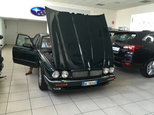 Jaguar XJR (X306)