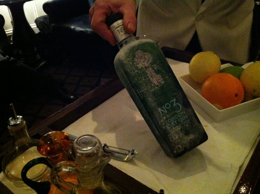 Alessandro Palazzi mixing a superb Martini cocktail at the Dukes in London