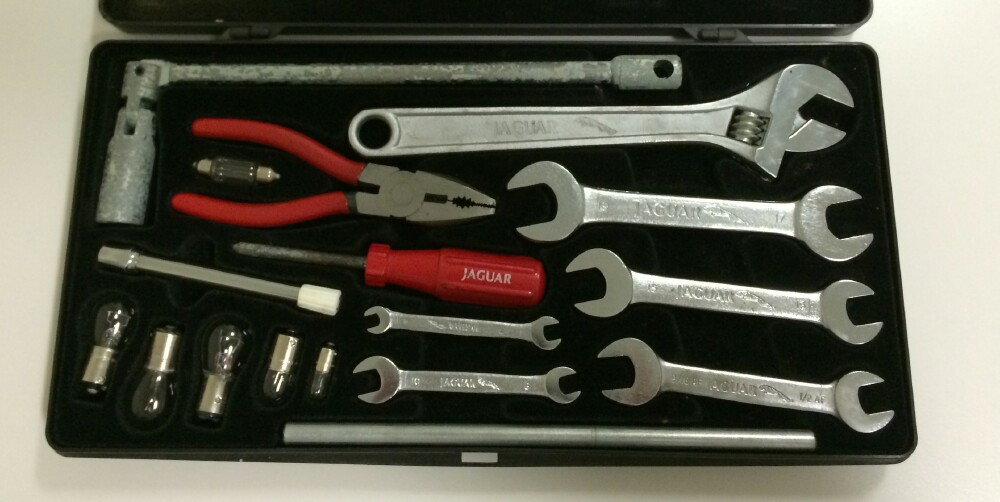 Jaguar XJ40 tool kit